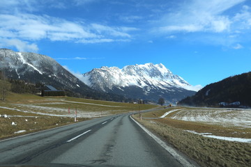 Fototapeta premium Fahrt in den Winterurlaub