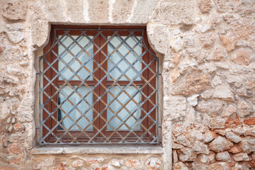 Fototapeta na wymiar window is closed by metal bars