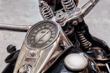 Foto auf Leinwand Tank und Tachometer eines Oldtimer-Motorrads © Martin Bergsma