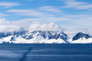 Fototapeta na wymiar Landscape of snowy mountains and frozen coasts along the Danco Coast in the Antarctic Peninsula, Antarctica