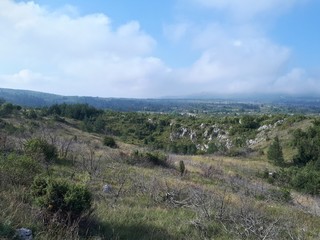 Naklejka premium Scenic mountain panorama of alps covered with fog