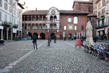 Obraz premium Main square in Pavia, Broletto