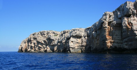 Fototapeta na wymiar steep cliffs in N.P. Kornati, Croatia