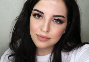 Naklejka premium young woman smile in camera