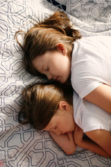 Obraz na płótnie Canvas Girls sisters friends sleep hugging together