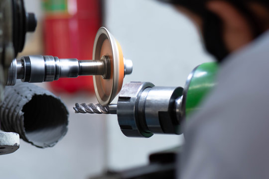 special tools regrinding endmill with machine tool-grinding. Use the skill of engineer.wheel make flute length.