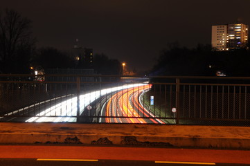 Autobahnbrücke bei Nacht Langzeitbelichtung - Bridge over highway at night long time exposure