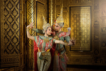 Obraz premium Art culture Thailand Dancing in masked khon Benjakaj and Hanuman in literature amayana,thailand culture Khon,Thailand .