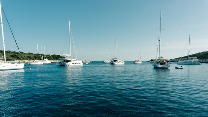 Obraz premium Ships in the harbor. Sailing, yachting and summer vacation concept.