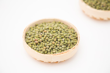 A pile of green beans in the bamboo basket