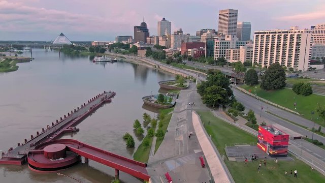 Aerial: Mississippi River, Tom Lee Park & Downtown Memphis At Sunset, Tennessee, USA.  26 June 2019