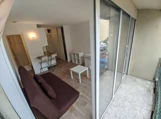 Petit studio, appartement en centre ville, mignon avec canapé cuisine ouverte de 18m2 avec balacon sublime, Aix en provence, france maison