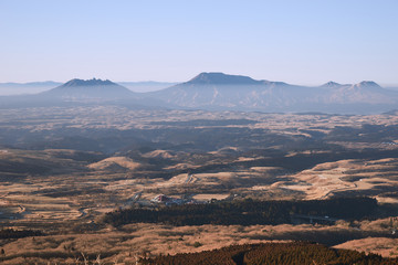 瀬の本高原から望む 阿蘇の風景。 熊本県阿蘇くじゅう国立公園で撮影。