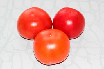 Ripe tomatoes are washed in the sink in water
