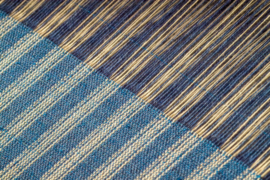 Webkette mit fertiges Webmuster