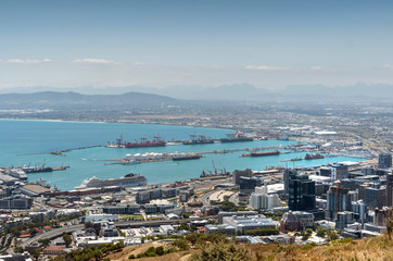 Fototapeta na wymiar Kapstadt Hafen, Seehafen, Containerhafen, Tankschiffhafen