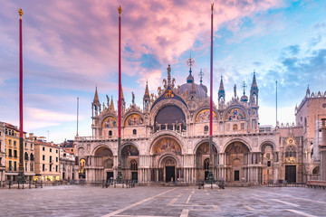 Cathedral Basilica of Saint Mark viewed from Piazza San Marco at sunrise, Venice, Italy. - obrazy, fototapety, plakaty