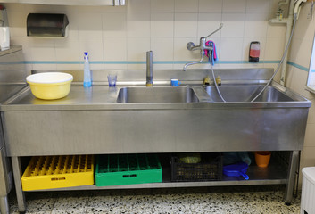 Industrial sink in stainless steel