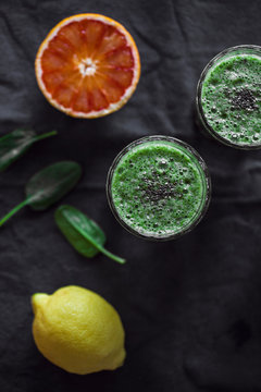Healthy Smoothie from Spinach & Grapefruit with Lemon