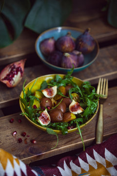 Fresh Salad from Arugula, Figs and Goat Cheese