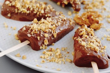  Chocolate ice cream with nuts. Raw desserts