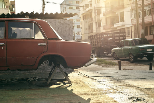 Oldtimer Without Wheels On La Havana Street