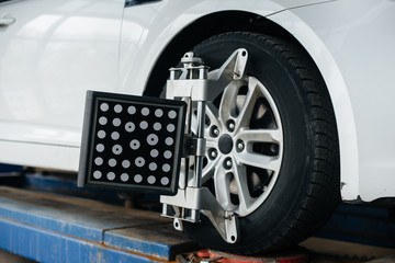 Setting and adjusting the camber on the vehicle. Service station