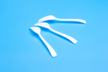 White plastic forks