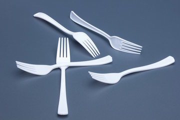 White plastic forks