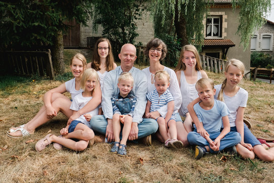 Large Family With 8 Children