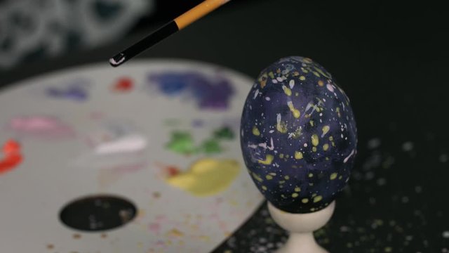 painting eggs for Easter. Painting with a sponge and different colors. preparation Spaceballs