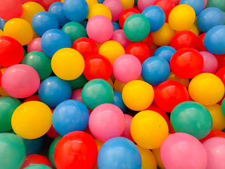 Fototapeta na wymiar ball pool with colourful balls at indoor playground