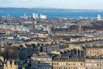 Obraz premium View from top of Calton hill to old part of Edinburgh, capital of Scotland