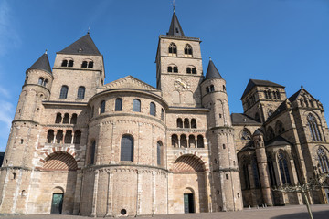 Fototapeta na wymiar Saint Peter Roman Cathedral, Trier, Germany