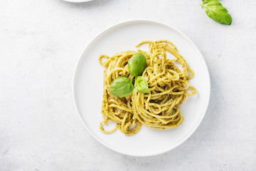 spaghetti with pesto sause