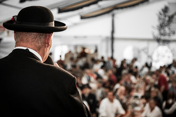 Ansprache an Publikum - Fest - Dorffest 