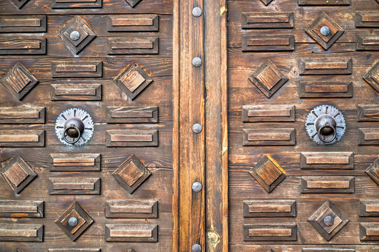 Old wooden doors with rings - Image 
