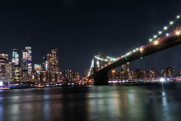 Fototapeta na wymiar Gorgeous view of the Brooklyn Bridge and the Manhattan's skyline at night.