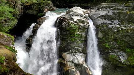 Fototapeta premium close up of nooksack falls in washington state, usa