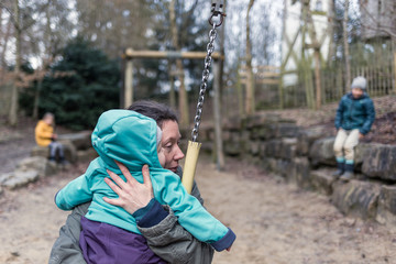 mère et fille en tyrolienne