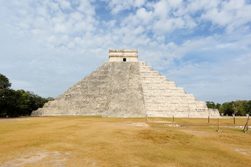 Fototapeta na wymiar A massive step pyramid known as El Castillo at Chichen, Mexico