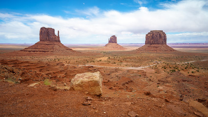 the scenic drive in the monument valley, usa