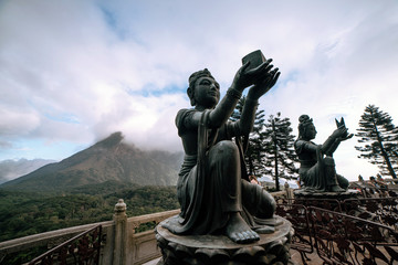 Obraz premium Chinese buddhist sculpture in ngong ping mountain