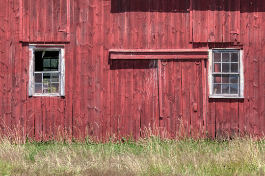 Red Horse Shoe Barn
