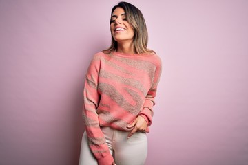 Obraz premium Young beautiful woman wearing fashion urban clothes, model wearing casual street style standing over pink background