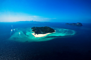 Fototapeta na wymiar View from above, stunning aerial view of Koh phai with the beautiful beach