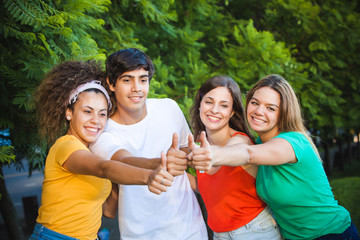 Obraz premium group of teenagers on the street