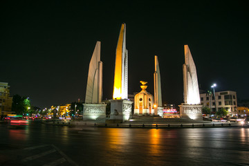 Fototapeta premium Night view of the Democracy monument, landmark of Bangkok