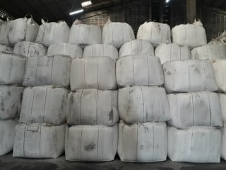 Large white sack Used to pack chemical fertilizer, sugar, wheat inside, stack in warehouse to wait for delivery to customers.