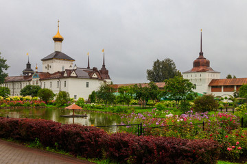 Fototapeta na wymiar Church of St. Nicholas the Wonderworker and garden pond in Tolga convent in Yaroslavl, Russia